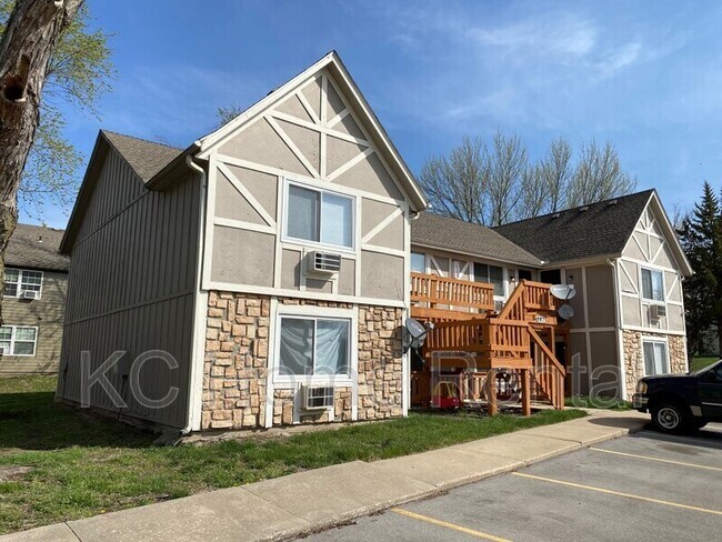 Building Photo - 561 N Somerset Terrace