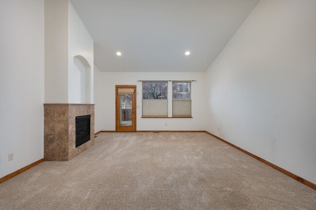 Building Photo - 3 Bedroom, 2 Bath Condo