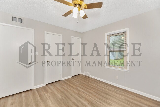 Building Photo - 2322 S Vine St