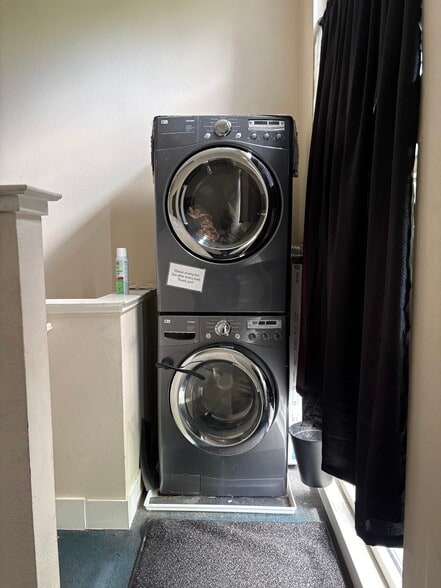 Washer/dryer - 289 3rd St