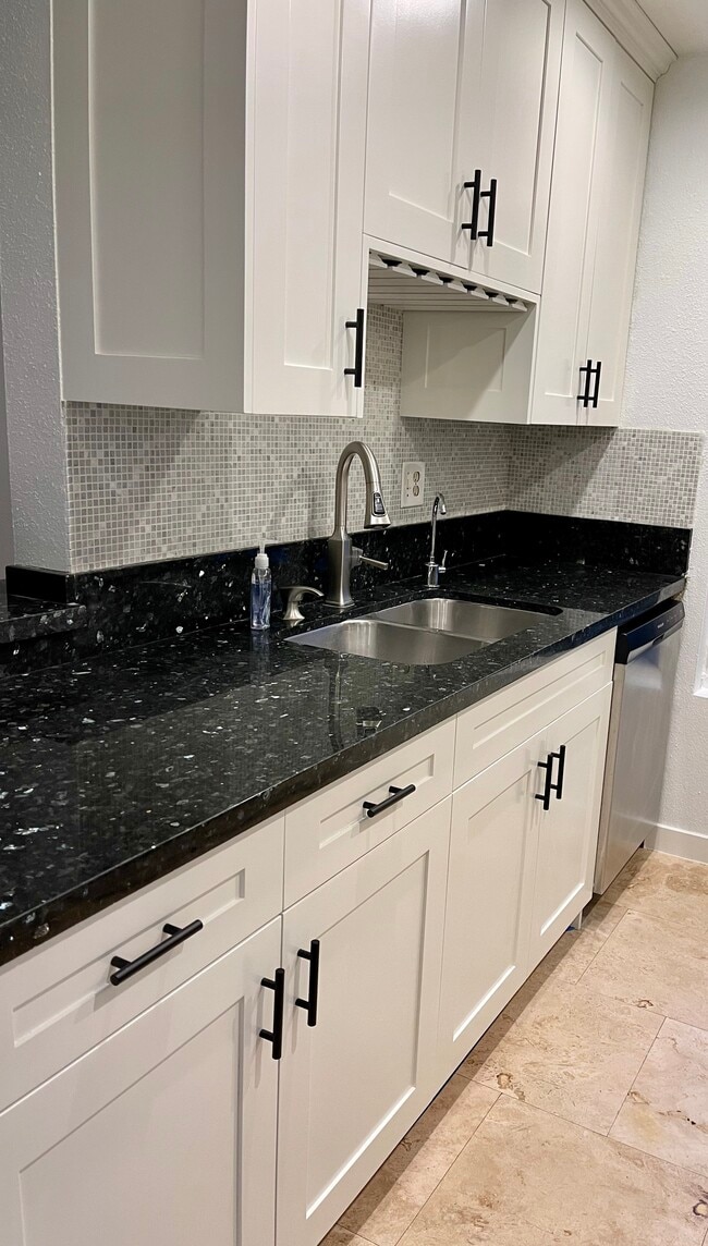 Building Photo - 1311 Summertime Ln