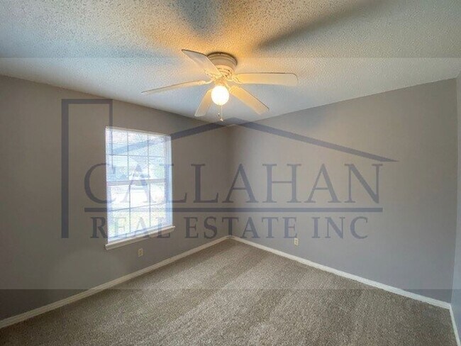 Building Photo - 205 Lynnewood Dr