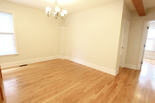 Building Photo - Large 3 bed in Brookline