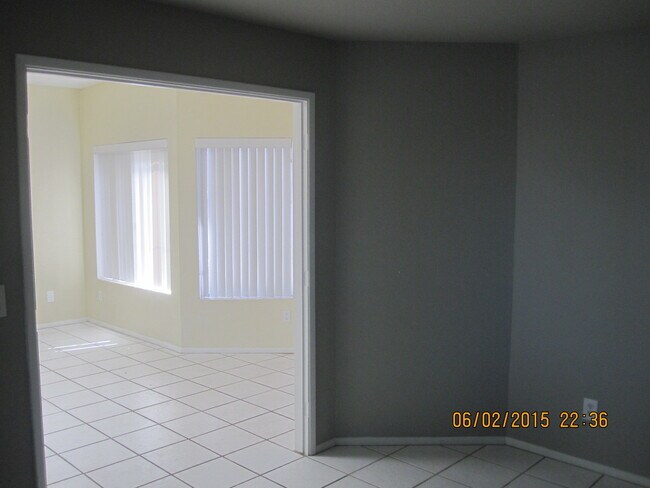 Building Photo - 3394 N Glen Creek Dr