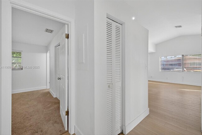 Building Photo - 339 SW 15th St