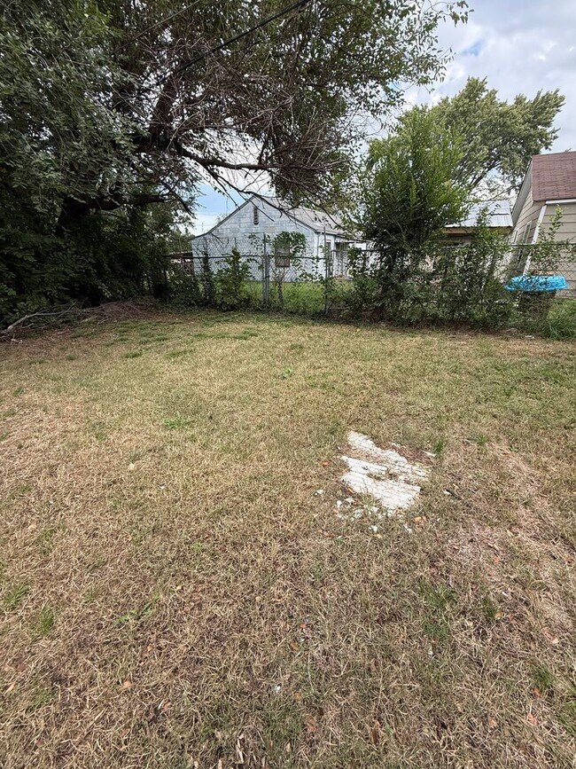 Building Photo - Charming 2-Bedroom Duplex in a Convenient Location!