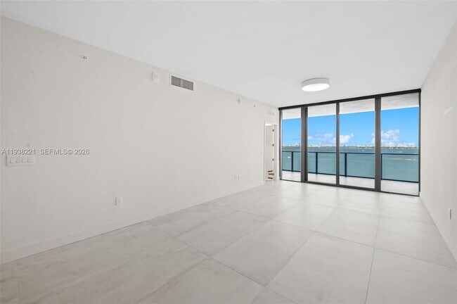 Building Photo - 700 NE 24th St