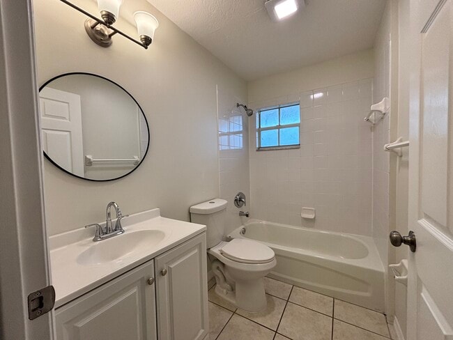 Building Photo - 492 Del Monte Rd