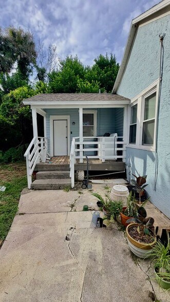 Building Photo - 138 S Peninsula Dr