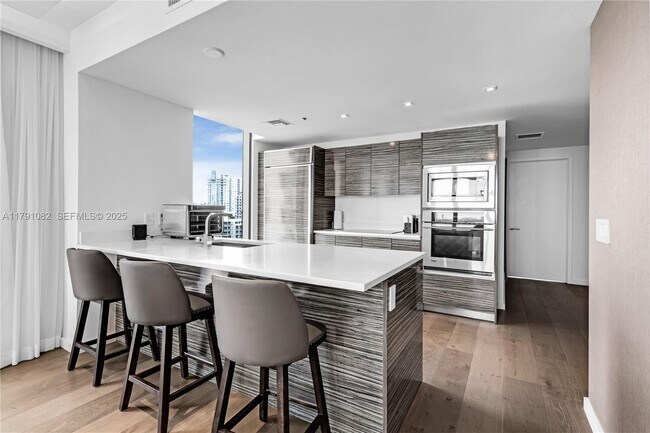 Building Photo - 460 NE 28th St