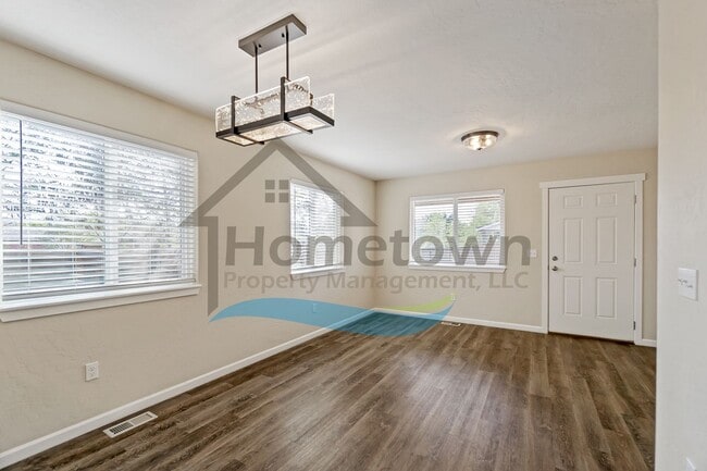Building Photo - 2 Bedroom 2 Bath Home with Attached Garage...