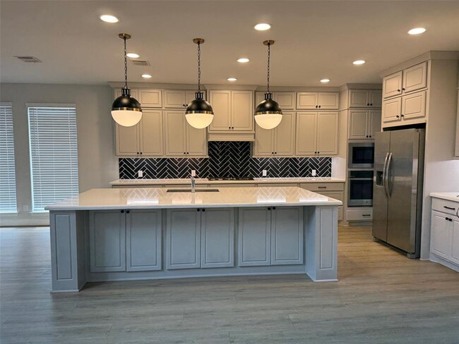 Building Photo - 29819 Breezy Pnes Lp