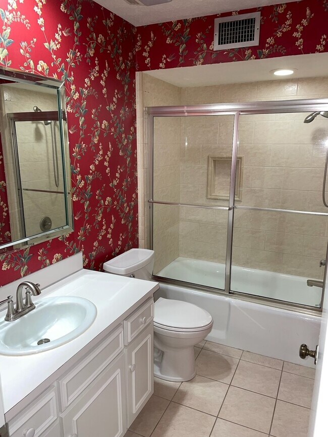 Guest Bathroom - 2050 Cherokee Dr