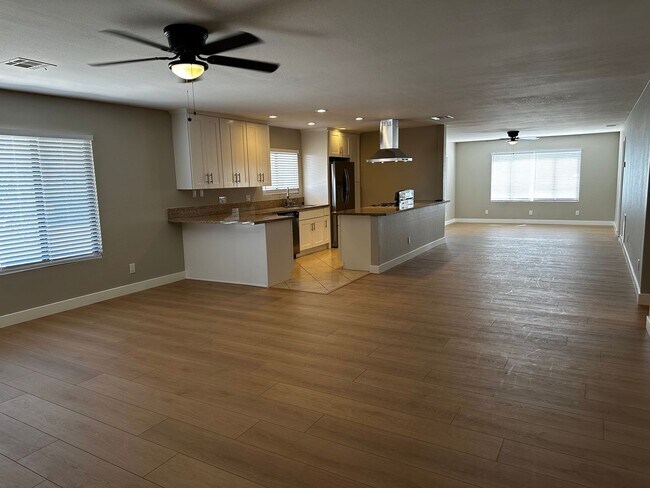 Building Photo - Freshly Updated 3bd/2ba home for rent!
