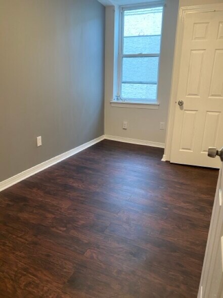 Building Photo - 1721 W Tioga St