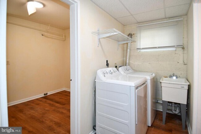 Building Photo - 10304 Inwood Ave