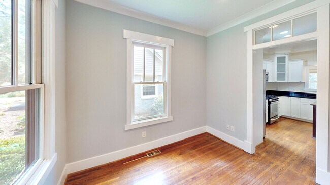 Building Photo - 2320 Chesterfield Ave