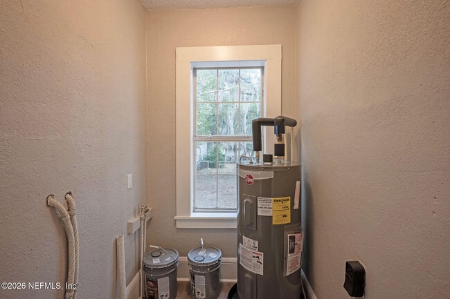 Building Photo - 325 Alder St