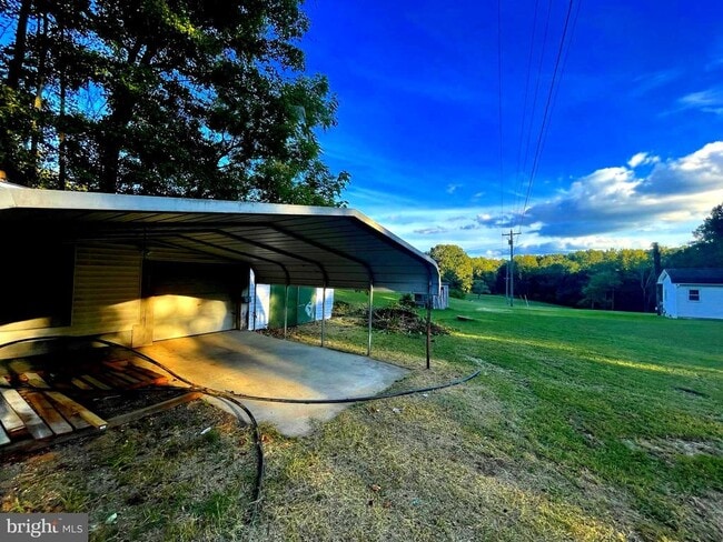 Building Photo - 11291 Pine Hill Rd