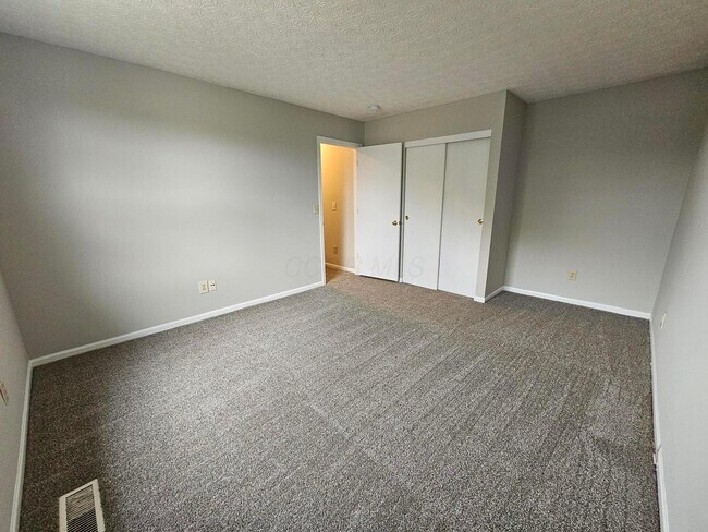 Building Photo - 5622 Blandon