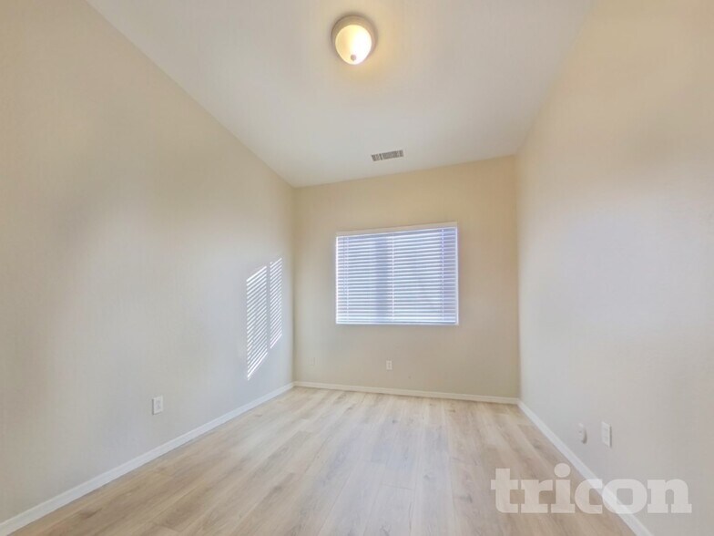 Building Photo - 8523 W Papago St