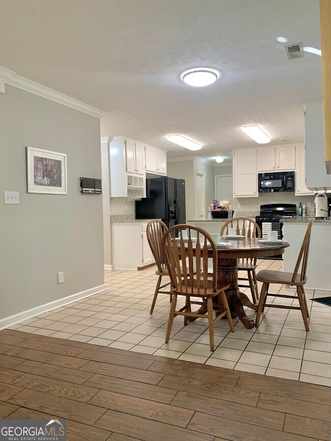 Building Photo - 345 Legacy Ln