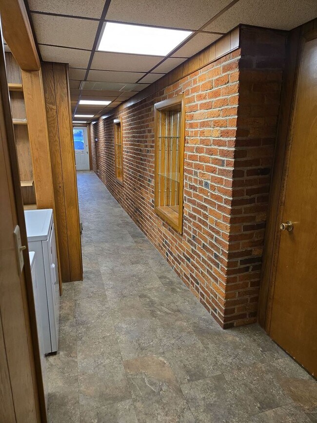 Building Photo - 203 Lincoln Way E