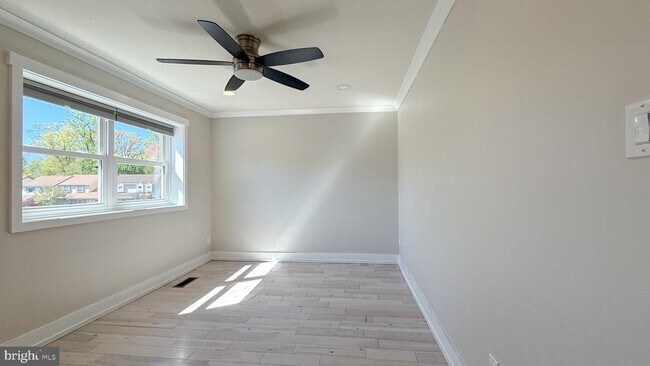 Building Photo - 10 Cedarbrook Dr