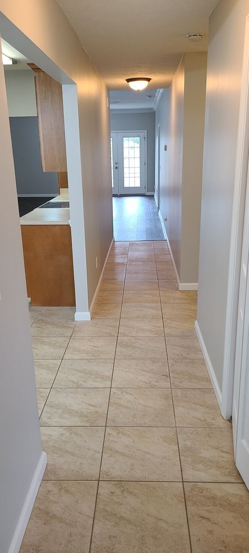 Building Photo - 810 E 24th St