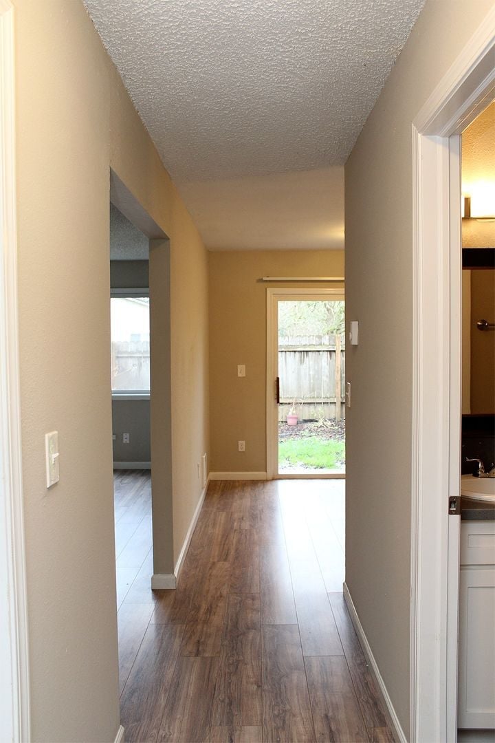 Building Photo - 4609-4609 NE Killingsworth St