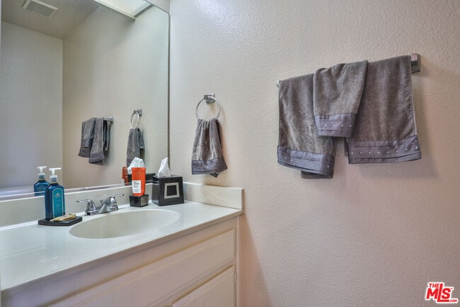 Building Photo - 926 W Philadelphia St