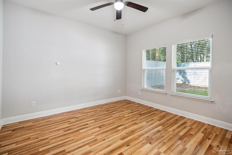 Building Photo - 912 N 8th Ave