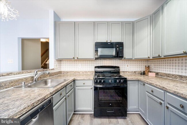 Building Photo - 12121 Amber Ridge Cir