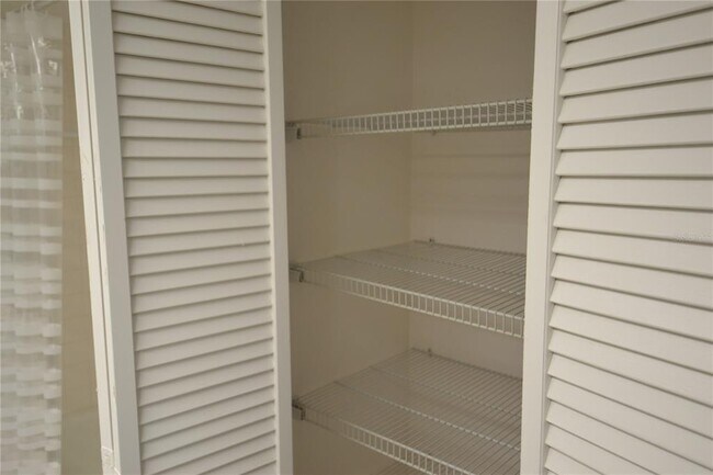 Building Photo - 209 Woodlake Wynde