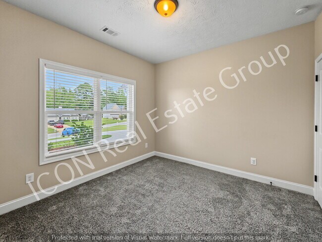 Building Photo - 3/2 Ranch home on large lot!