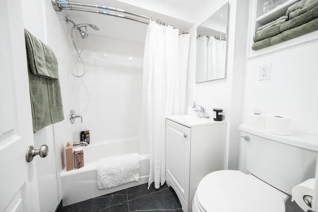 Building Photo - 32 W 86th St