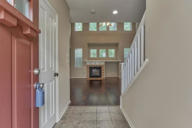 Building Photo - 83 Woodlily Pl