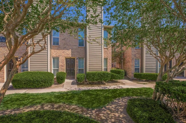 Building Photo - 15330 Ella Blvd Blvd