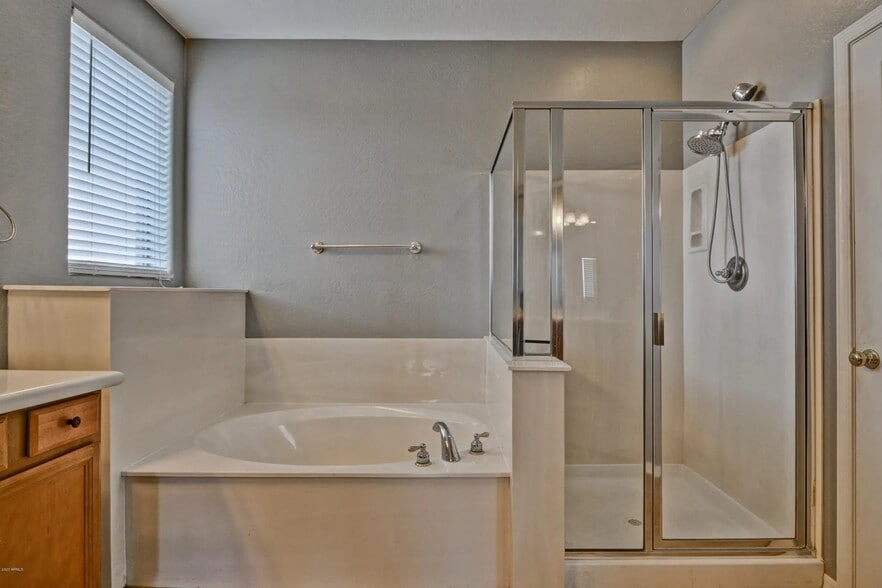 Master Suite Bathroom - 8617 W Carole Ln
