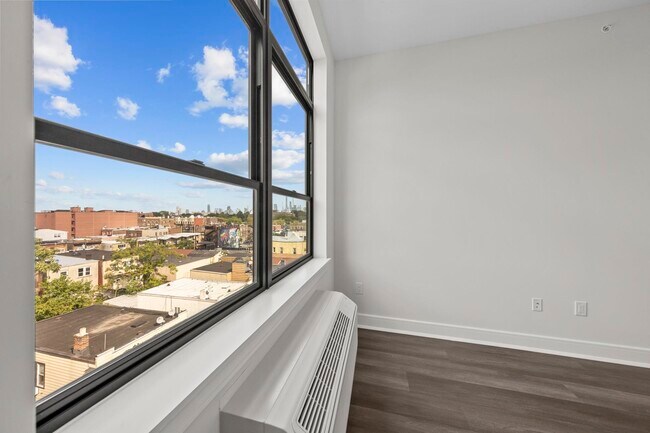 Building Photo - 121 34th St