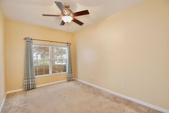 Building Photo - Luxury 3BR/3BA Townhome with 2-Car Garage in Gated Greystone – Sanford