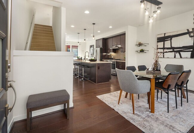 Building Photo - 3bd/3ba Seattle Townhome
