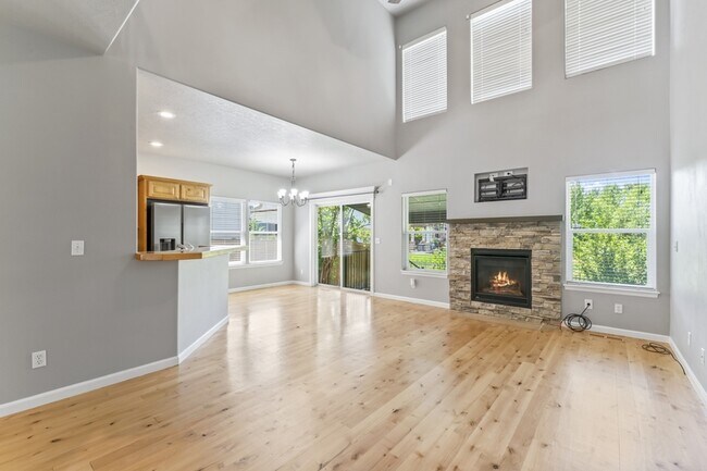 Building Photo - 552 E Whitney Ct