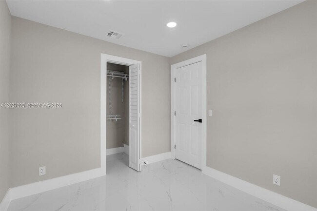 Building Photo - 1660 W 26th St