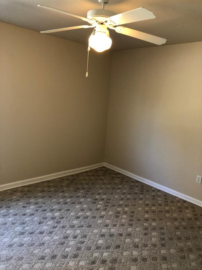 Building Photo - 1009 Briarwood Rd