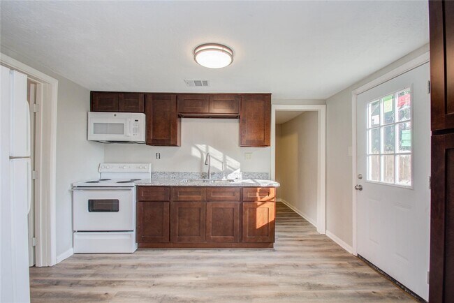 Building Photo - 1051 W Little York Rd