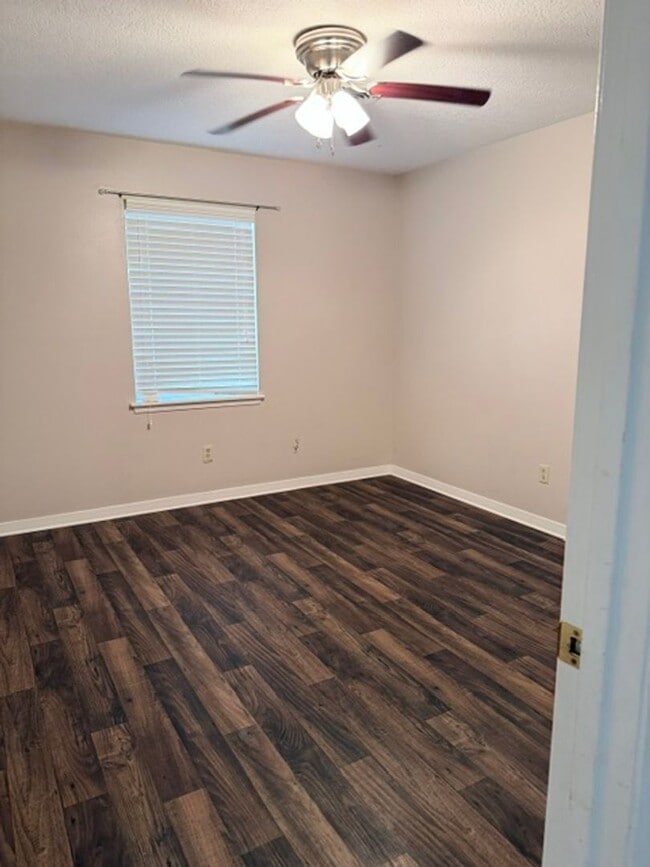 Building Photo - 2728 Encino Ave