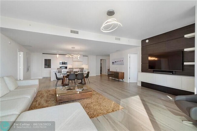 Building Photo - 2200 N Ocean Blvd