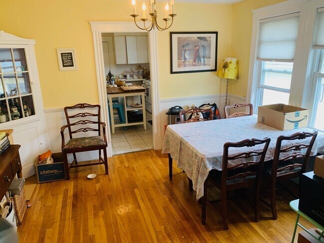 Building Photo - 34 Morton St