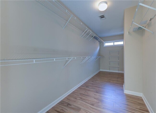 Building Photo - 1474 Lake Heights Cir